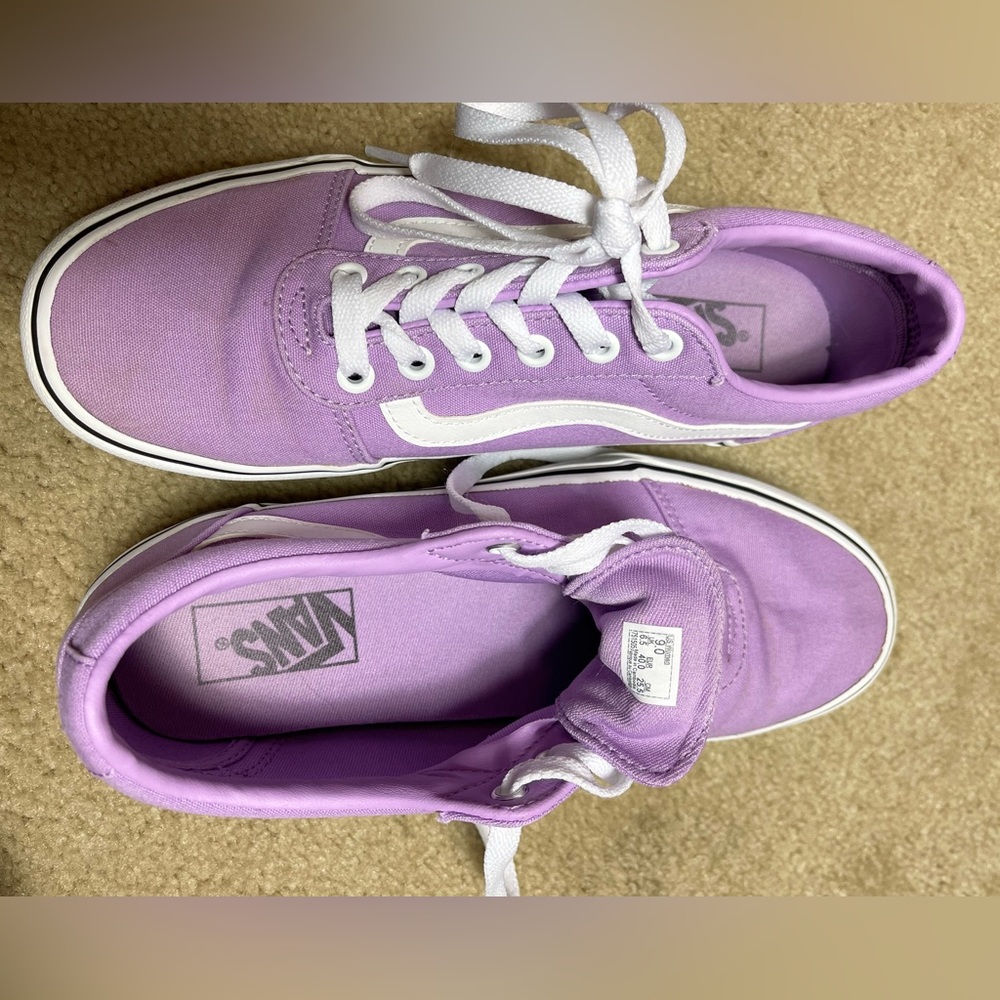 Like New! Lavender Vans Old Skools - women Size 9